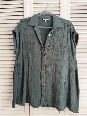 Entro Lightweight Olive Green Button-Front Women's Top - RUNS VERY LARGE